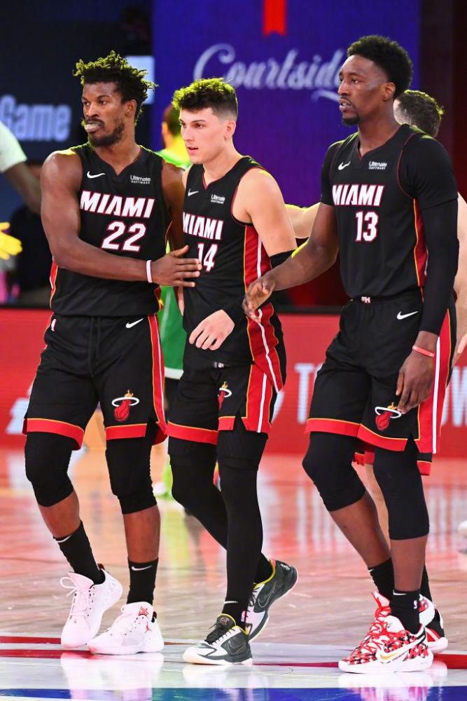 展现了其不 展现了其不