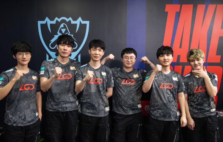 他勇敢地打 他勇敢地打